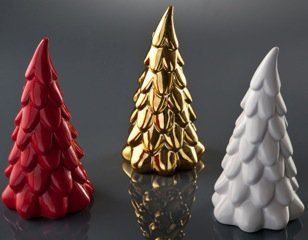 Pour décorer la table, des petits sapins en faïence émaillée. 3 coloris au choix. H 23 cm 9,90 €. Sapin de table. Becquet.
