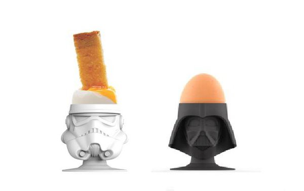 Pour les fans de science-fiction, un lot de 2 coquetiers Dark Vador et Clone et de la saga Star Wars. 19 €. BHV Le Marais.