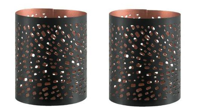 Pour décorer les tables de fête, un lumignon en métal, intérieur cuivré. H 8 cm 3,99 €. Lumignon cuivre. Conforama