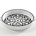 Décor ethnique pour ce plateau en métal émaillé noir et blanc. Diamètre 23 cm. 24,90 €. Plateau Mandala. Serax chez Delamaison.fr