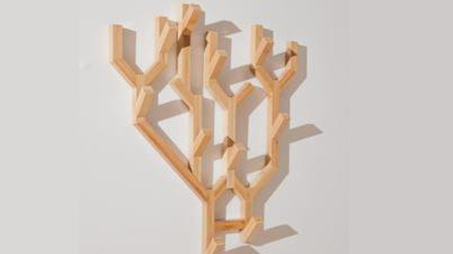 Un design original pour cette patère en bois de 56 x 69 cm 92,50 €. Patère Essence. Coming B. Chez delamaison.fr