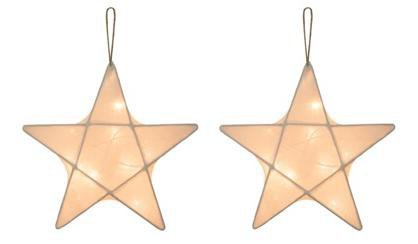 A accrocher dans le salon, à proximité du sapin, une étoile illuminée. Existe en deux dimensions, 65 et 90 €. Numéro 74