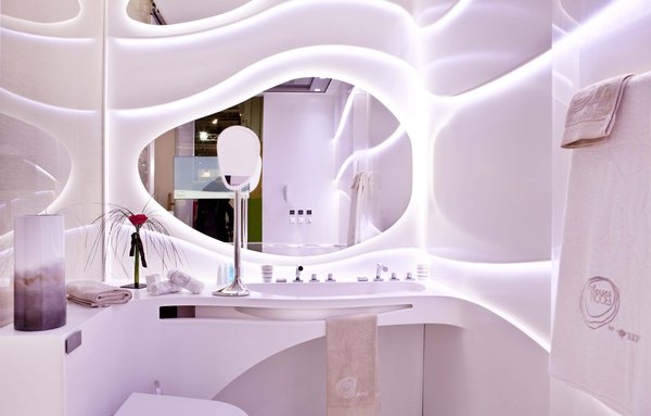 Senses Room, une chambre d’hôtellerie de luxe dévoilée à Equip’Hotel et destinée à des personnes handicapées ou des personnes âgées vieillissantes.