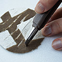 6- Faites des fentes avec le cutter à l'intérieur du cercle