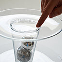 Comment nettoyer les bavures de colle ... en essuyant avec le doigt humidifié dans de l'eau savonneuse