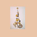 Un sapin mobile à réaliser en cercles de papier peint accrochés à une spirale de papier métallique.