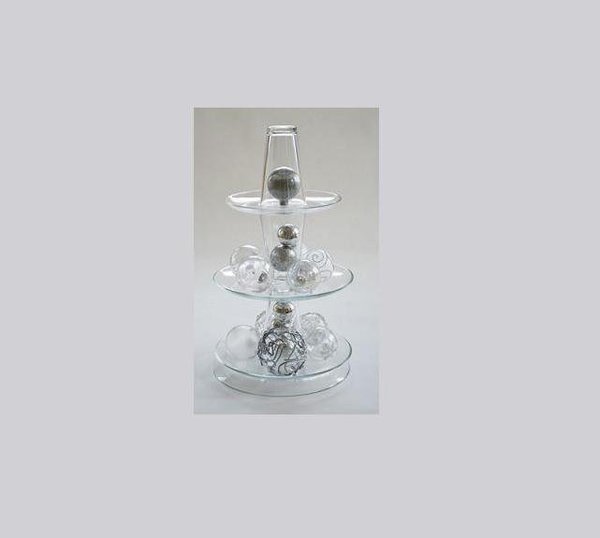 Pur et sobre le verre, tout en transparence donne ses lettres de noblesse à ce serviteur improvisé.