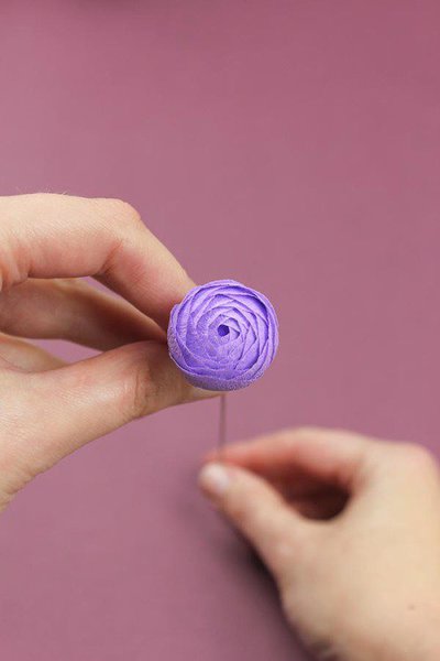 Rajoutez les pétales au bas de la fleur