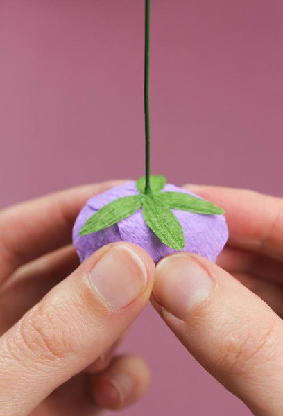 Collez des petites feuilles sous le coeur.