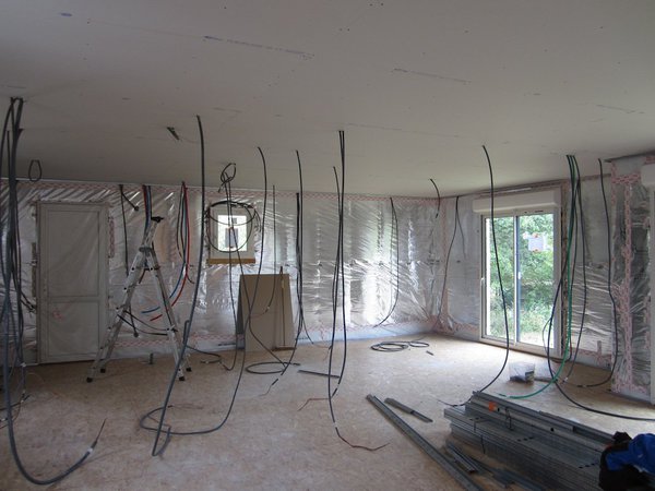 Étape 8 : Réalisation du second œuvre et notamment de l'électricité.