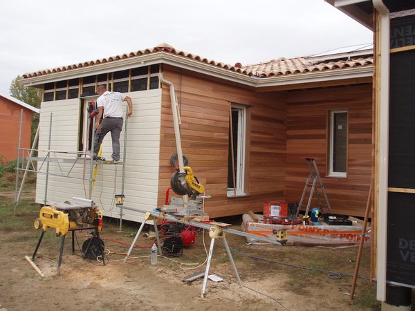 Étape 9 : Pose du bardage extérieur.