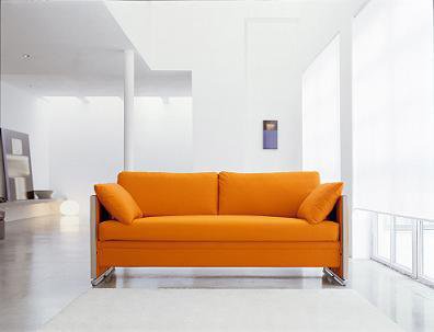 Bimodal est l’une des enseignes du groupe La Maison du Convertible. Ce spécialiste du gain de place signe un modèle inédit et astucieux, Doc : un canapé aussi pratique qu’étonnant, qui se métamorphose intégralement en lit.