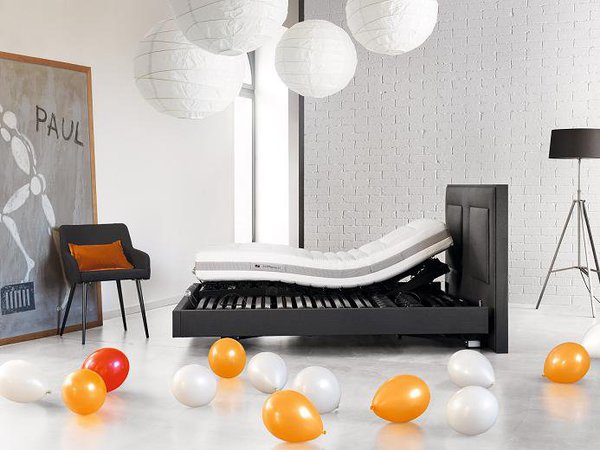 André Renault signe un modèle modulable à souhait. Grâce à son sommier inclinable, permettant de relever votre tête, comme vos pieds ; ce modèle s’adapte précisément à votre poids, votre morphologie ou vos changements de position.