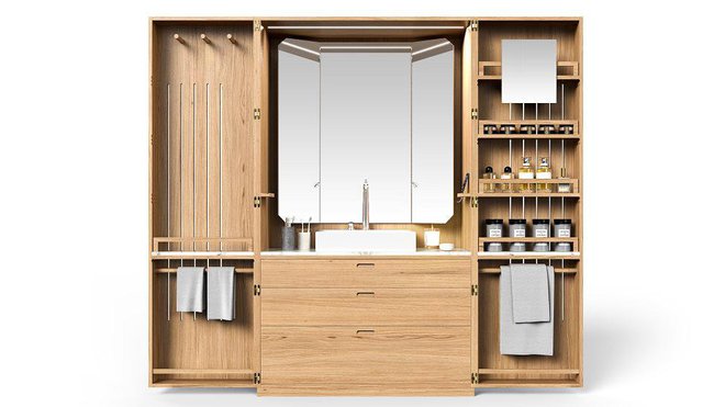 Les détails sont soignés, réalisés en chêne massif à la manière d’un meuble d’ébéniste : charnière ajustée, poignées encastrées, patères et étagères.