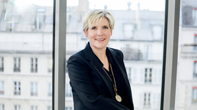 Après 15 ans au Canada, puis 4 ans à Los Angeles avec à son compte la réalisation de 250 boutiques Max Azria BCBG, Nathalie Ryan est indépendante depuis septembre 2010 avec son propre studio d’architecture basé à Paris.