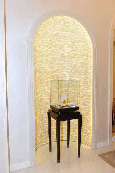 Nathalie a travaillé 10 ans à Paris pour Dior, afin de créer le département architecture et passer ainsi de 6 boutiques à 250 à travers le monde. Et maintenant, elle imagine pour Acqua di Parma des boutiques écrins.