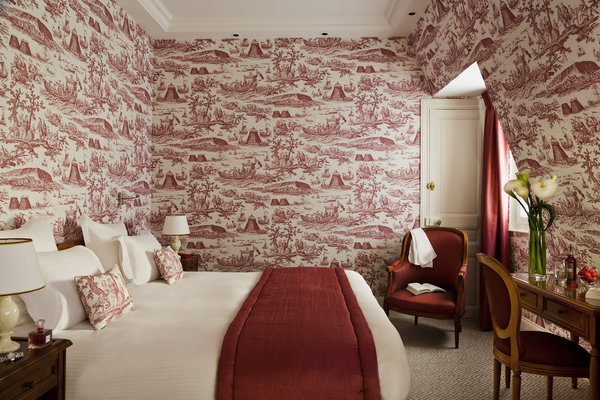 Pour l’hôtel Normandy de Deauville, Nathalie Ryan a choisi de tendre sur les murs des chambres de la toile de Jouy pour perpétrer la tradition française des hôtels de luxe en ajoutant une connotation XXI° siècle.