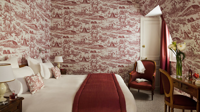 Pour l’hôtel Normandy de Deauville, Nathalie Ryan a choisi de tendre sur les murs des chambres de la toile de Jouy pour perpétrer la tradition française des hôtels de luxe en ajoutant une connotation XXI° siècle.