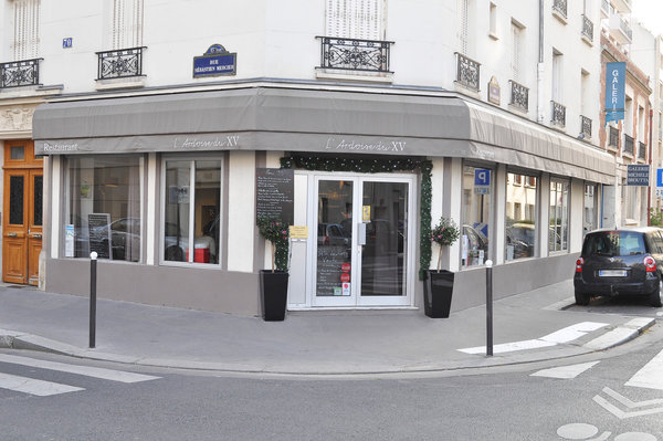 La façade de l'établissement à deux pas de la rue de la Convention.