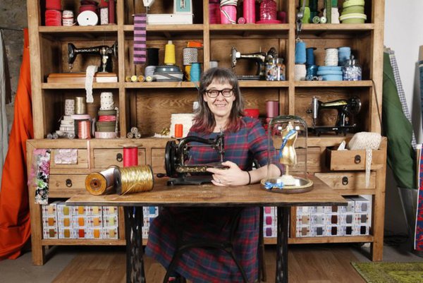 Grande gagnante du concours Cousu Main présenté par Cristina Cordula sur M6, Carmen vous livre ses plus belles créations.