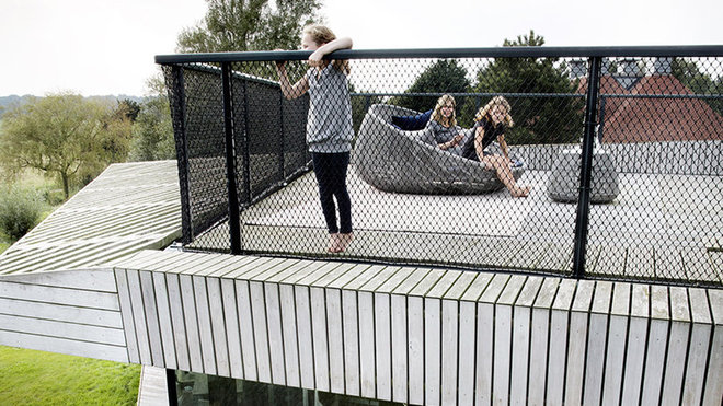 Le toit terrasse permet de profiter encore plus de la beauté du site.