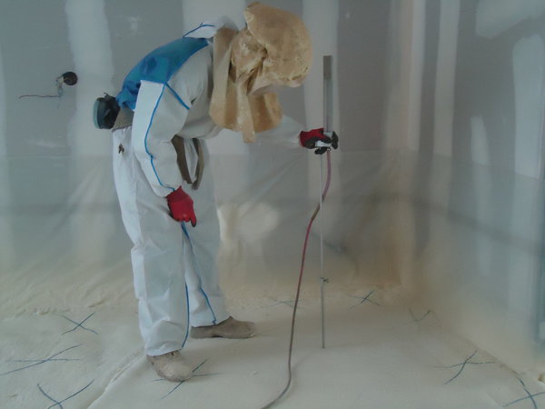 Etape 3 : Prise des niveaux avant ponçage pour vérifier les épaisseurs.