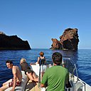 Promenade dans la réserve naturelle de Scandola, classée au patrimoine naturel de l’UNESCO. Promenade dans la réserve naturelle de Scandola, classée au patrimoine naturel de l’UNESCO.