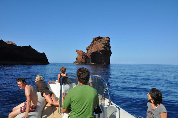 Promenade dans la réserve naturelle de Scandola, classée au patrimoine naturel de l’UNESCO.