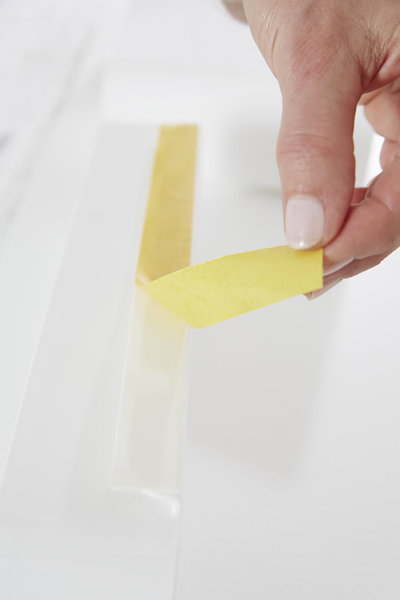 Etape 6- Appuyez fermement chaque élément à l'emplacement marqué sur le panneau pendant cinq seconde