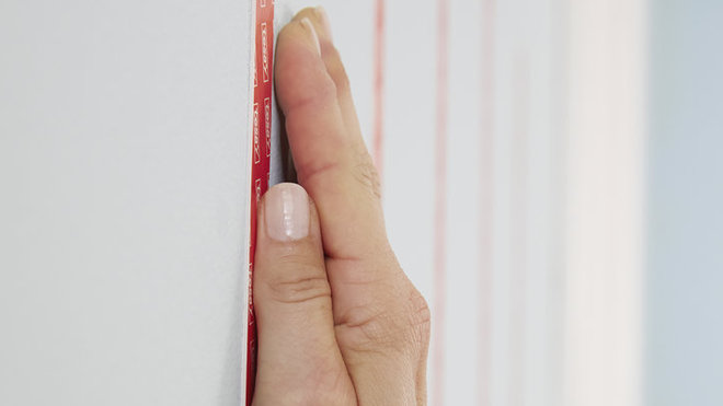 Etape 10- Appuyez fermement sur le mur pendant cinq secondes.