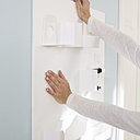 Etape 11-Appuyez sur le panneau pour bien fixer le vide poche au mur