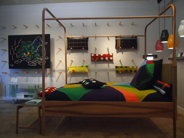 Les trois mots clés de la nouvelle maison d’édition Le Déan-Prieur : le geste en lien avec le savoir-faire, le territoire associé aux régions et les mythologies pour raconter des histoires d’art populaire avec une écriture d’aujourd’hui.