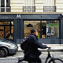 Le duo Le Déan-Prieur met en exergue la beauté du geste des artisans pour concevoir des objets de belle facture ; des meubles, objets et textiles brodés qui conjuguent esprit de transmission et modernité.