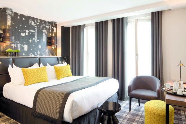 Ambiance très urbaine des chambres Grey Safran à l'esprit Arty où le gris devient grège et châtaigne.