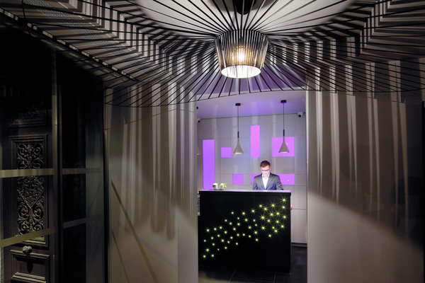 Dès la réception, le ton est donné par Vincent Bastie: gris et design!