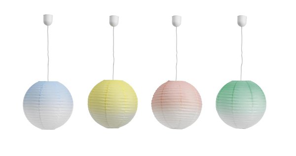 Poudrées. Graphiques et aériennes, ces suspensions en papier animent joliment une pièce. À regrouper de préférence par deux ou trois, « Pastelia », PM 3,90 €, GM en rose, 5,90 €, Fly.