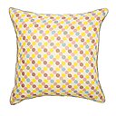 À pois. Jolie finition pour ce coussin soyeux bordé d’un passepoil et déhoussable, « Zabuton » 50 x 50 cm, 84 €, Le Monde Sauvage.