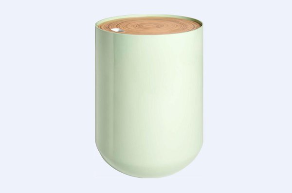 Nature. A la fois légère et présente, cette table d’appoint en bambou laqué trouve sa place au salon, « Blyth » D.40 x H.52 cm, 110 €, Habitat.