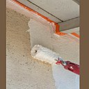 Etape 10 : pour les parties les plus hautes de façade à repeindre, il vous faudra vous aider d'un manche télescopique.