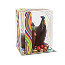 Le coffret est transparent et vendu au prix conseillé de 35 €  dans les boutiques de l'Atelier du chocolat.
