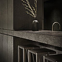 Les matériaux offrent des effets de textures et des finitions délicatement travaillées.