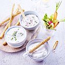 Comportement de nombreuses vertus, le lait de chèvre s’avère très digeste et permet de réaliser des fromages très savoureux. Pour un apéro à la fois léger et nourrissant, Rians propose 3 déclinaisons de fromage de chèvre frais pour y tremper crudités et gressins nature ou au sésame.