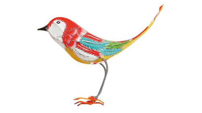 Un petit oiseau en bambou joliment décoratif. Existe en bleu, rose et rouge. 18 €. Petit Pan.