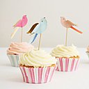 Pour décorer ses gâteaux, le coffret comprend 24 caissettes en papier pour cupcakes et 24 piques oiseaux de couleurs assorties. 12,60 €. Kit cupcakes Birdies. Bianca & Family.
