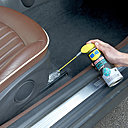 Un spray de Graisse Blanche rendra la manipulation des rails de sièges de votre voiture nettement plus commode.