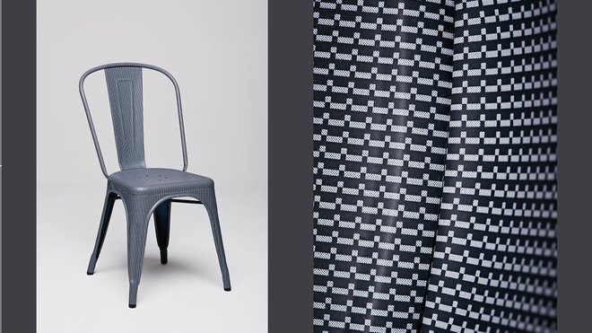 Le charme à l’italienne selon Giulio Ridolfo et sa chaise A imprimée d’un dessin très graphique en noir et blanc. Une chaise habillée élégamment.