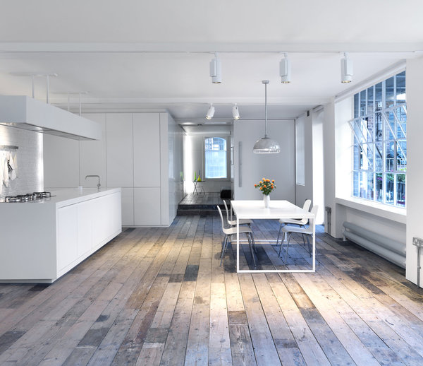 Seules les cloisons sont conservées pour les lieux de replis, comme la chambre à coucher ou les rangements.