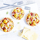 Les tartelettes d’été Sbrinz AOP au melon, à la menthe, au jambon Serrano et à la vinaigrette d’orange. Une recette colorée et savoureuse en accord avec l’été ! Le Sbrinz apportera un goût corsé et salé, dû à la saumure.