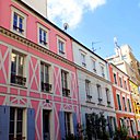 Les couleurs de la rue Crémieux à Paris a inspiré la créatrice Cécile Balladino pour le plaid Sweety.