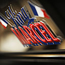 Formules à 15 € avec frites maison, hamburger frais et boisson et sur demande un burger végétarien à base de galette de soja pour remplacer la viande.